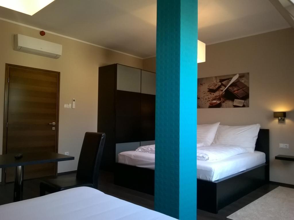 Parton Hotel & Bowling Tiszakécske 部屋 写真