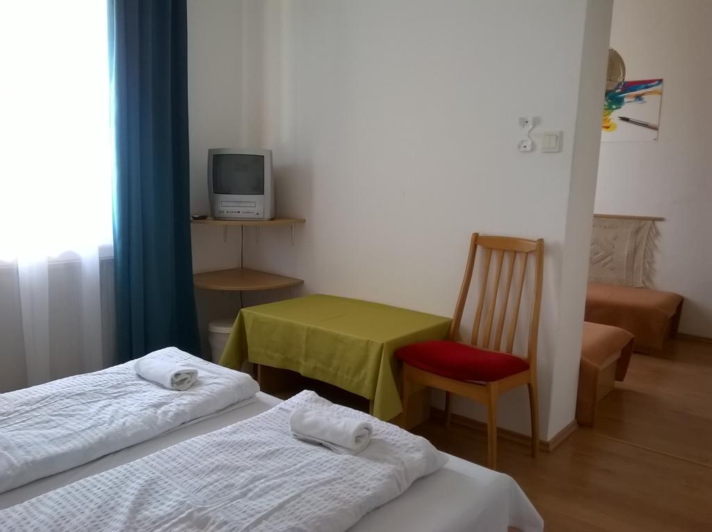 Parton Hotel & Bowling Tiszakécske 部屋 写真