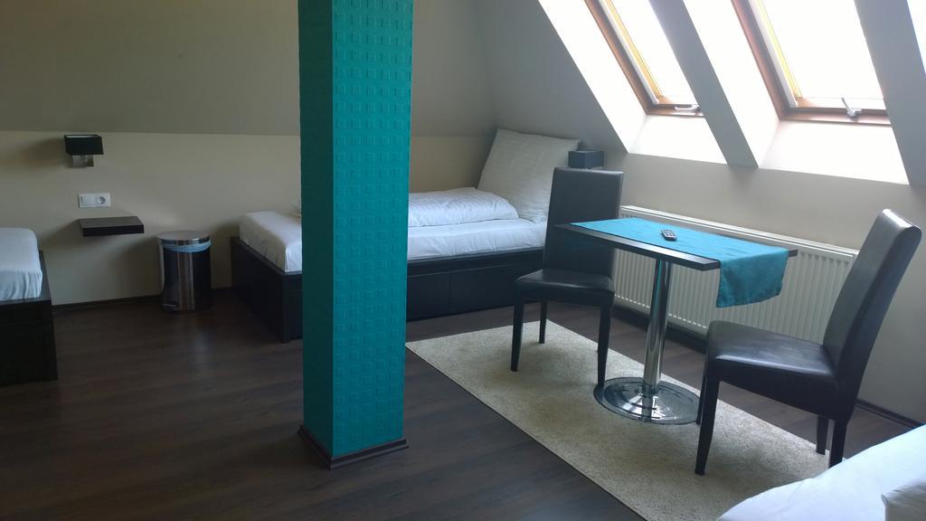 Parton Hotel & Bowling Tiszakécske 部屋 写真